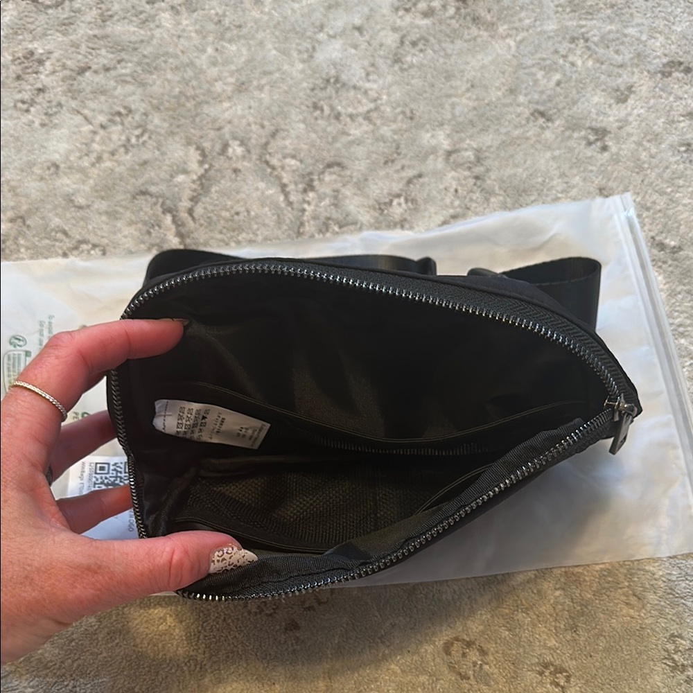 HALARA Midnight Black Belt Bag - Picture 2 of 2